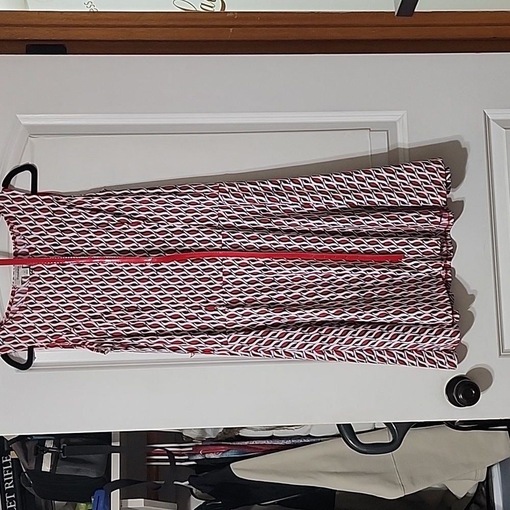 Sleeveless dress with belt